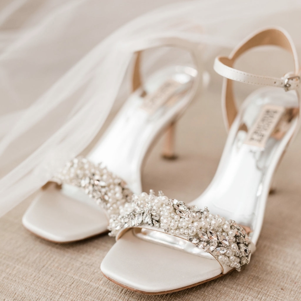 Badgley mischka heels sandals